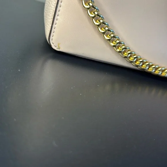 Michael Kors Cream Gold Crossbody Bag with Sleek Design - Picture 8 of 9